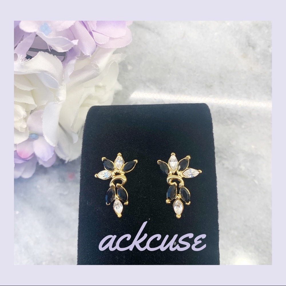 Vintage TRIFARI Goldtone onyx and crystal rhinestone earrings